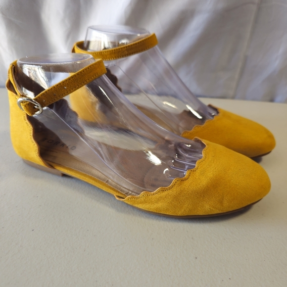 Torrid Mustard Yellow Ankle Strap Women's Flats Size 7 Wide - Picture 1 of 8